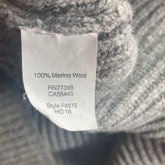 Women’s Pre Owned Madewell Medium Gray Merino Wool V Neck Sweater - Picture 5 of 9